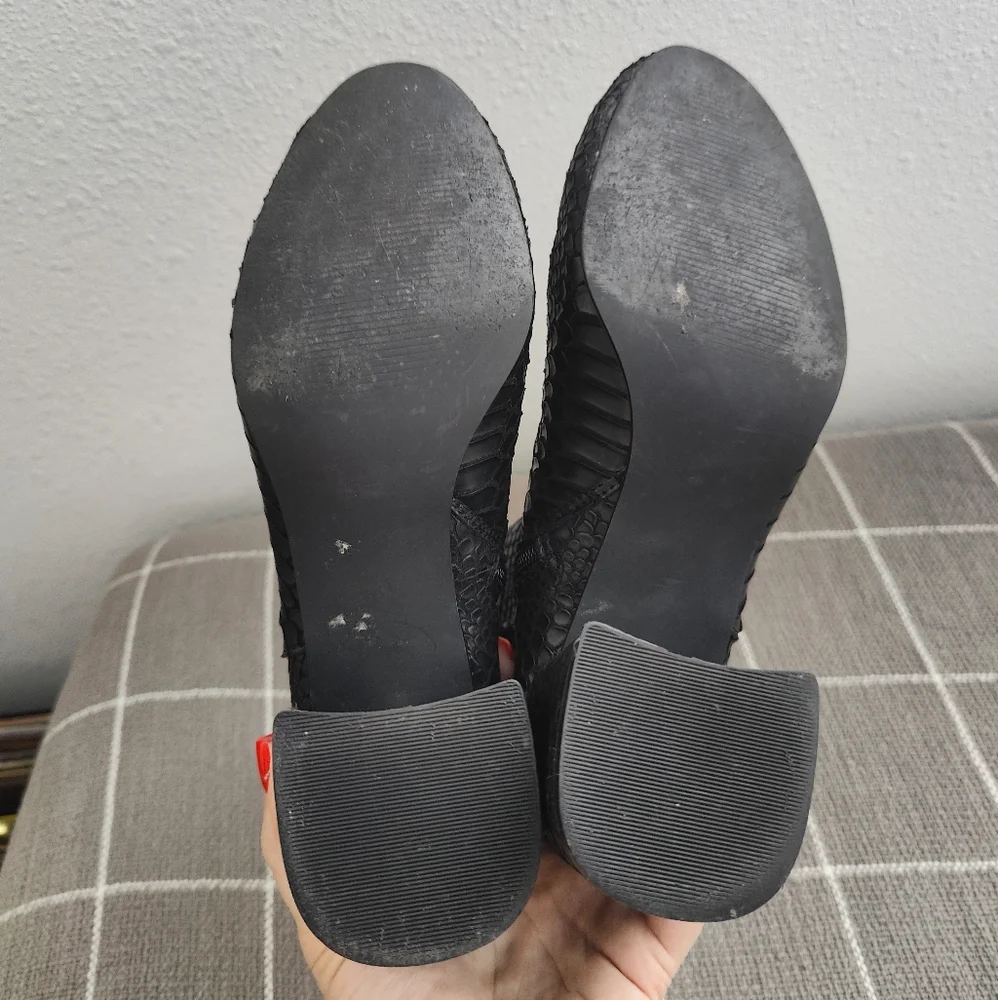 Steve Madden Gibbs Booties - Picture 11 of 11